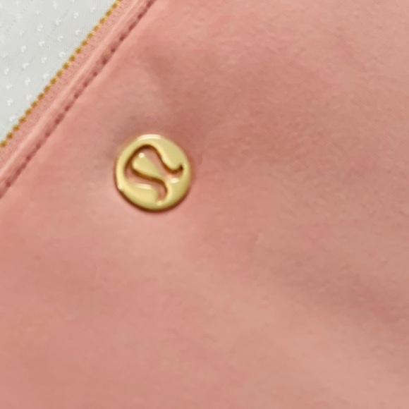 🎉🔥HOST PICK 🔥🎉2/$140❤️ Lululemon Curved Wristlet Velour❤️NWT❤️ - Picture 8 of 11